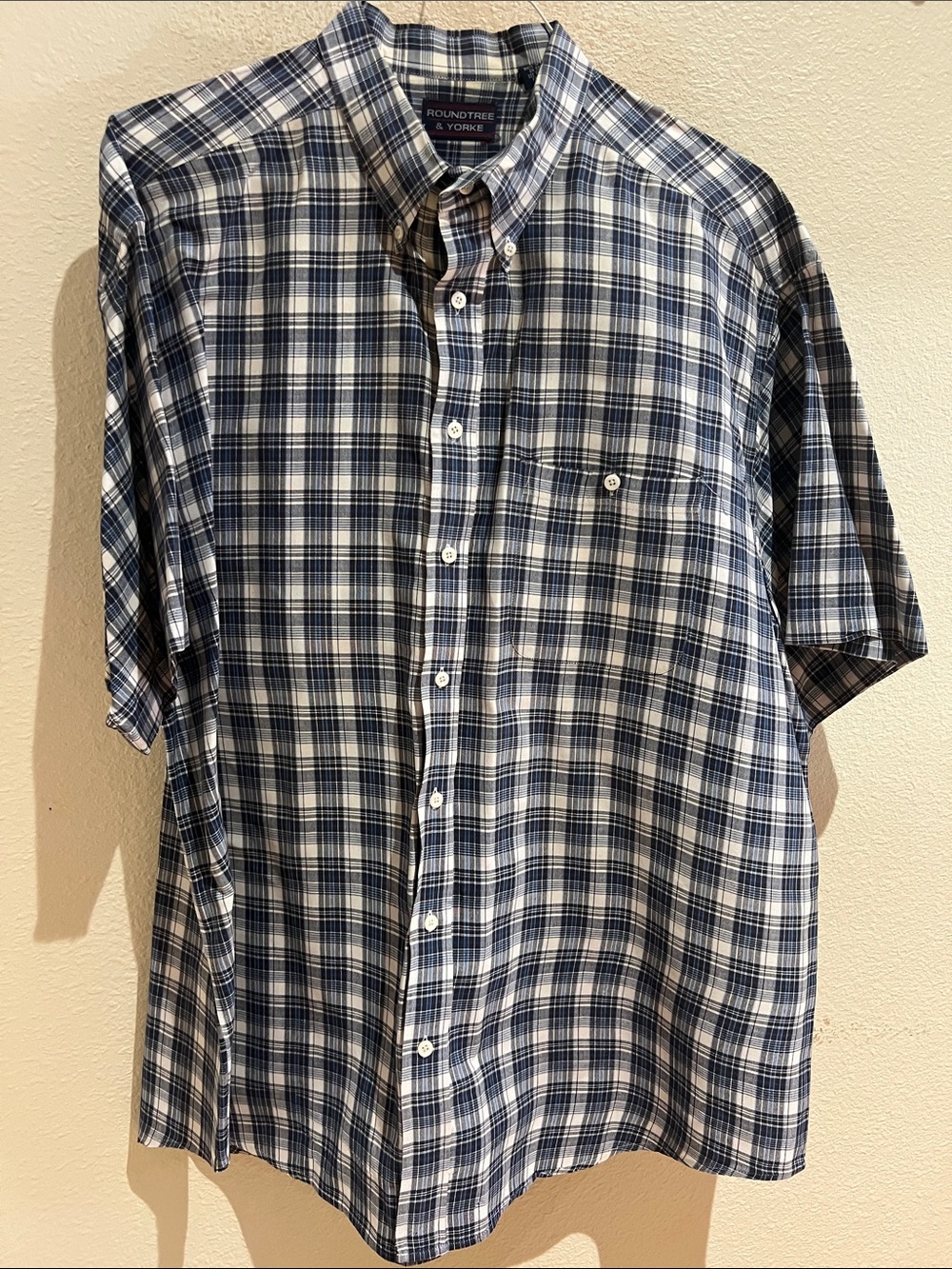 Roundtree & Yorke Navy and White Plaid Short-Sleeve Button-Down Shirt